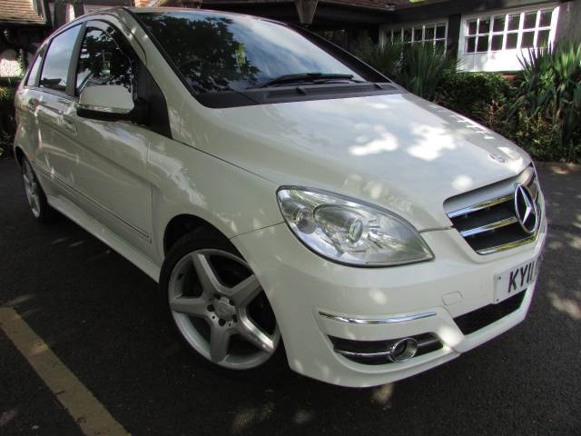 Mercedes-Benz B Class 2.0 B180 CDI Sport 5dr CVT Auto MPV Diesel White